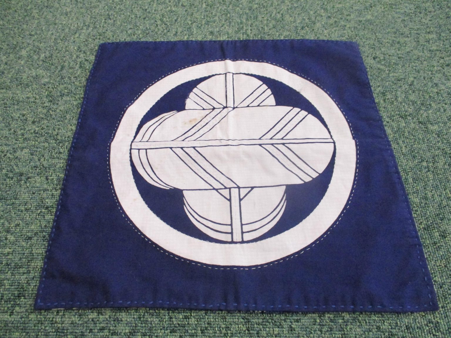 染の布を使ってテーブルセンターを作る教室