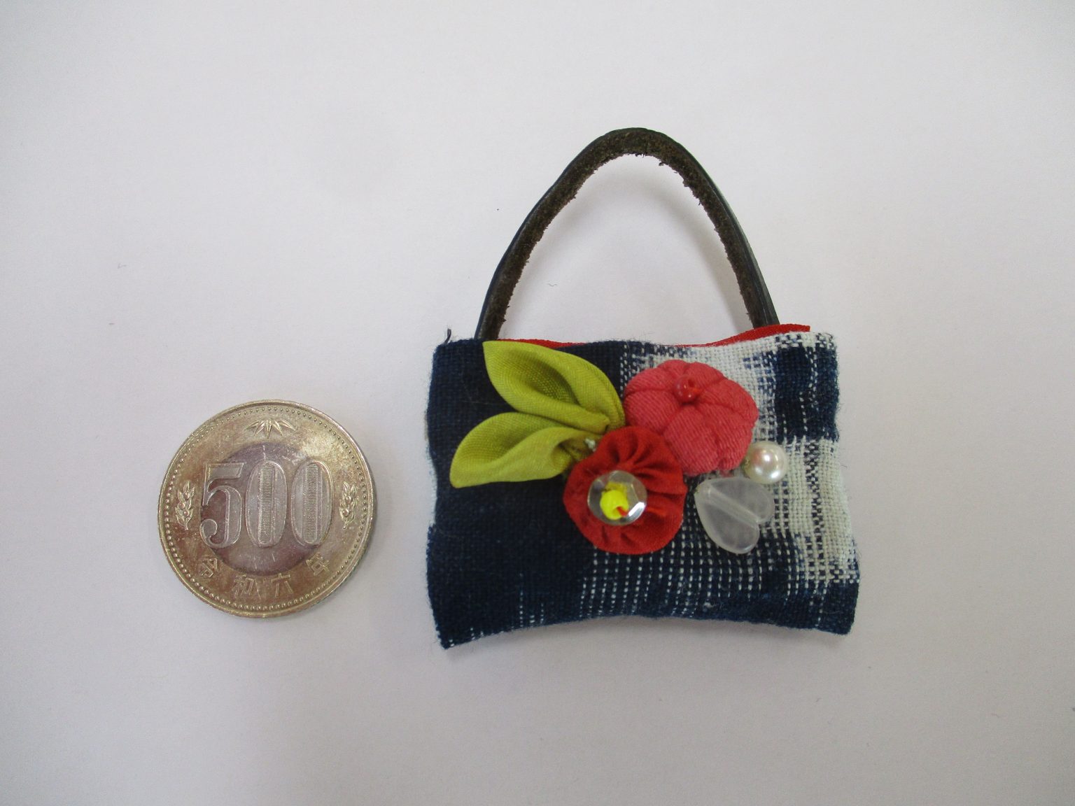 バッグのブローチを作る教室