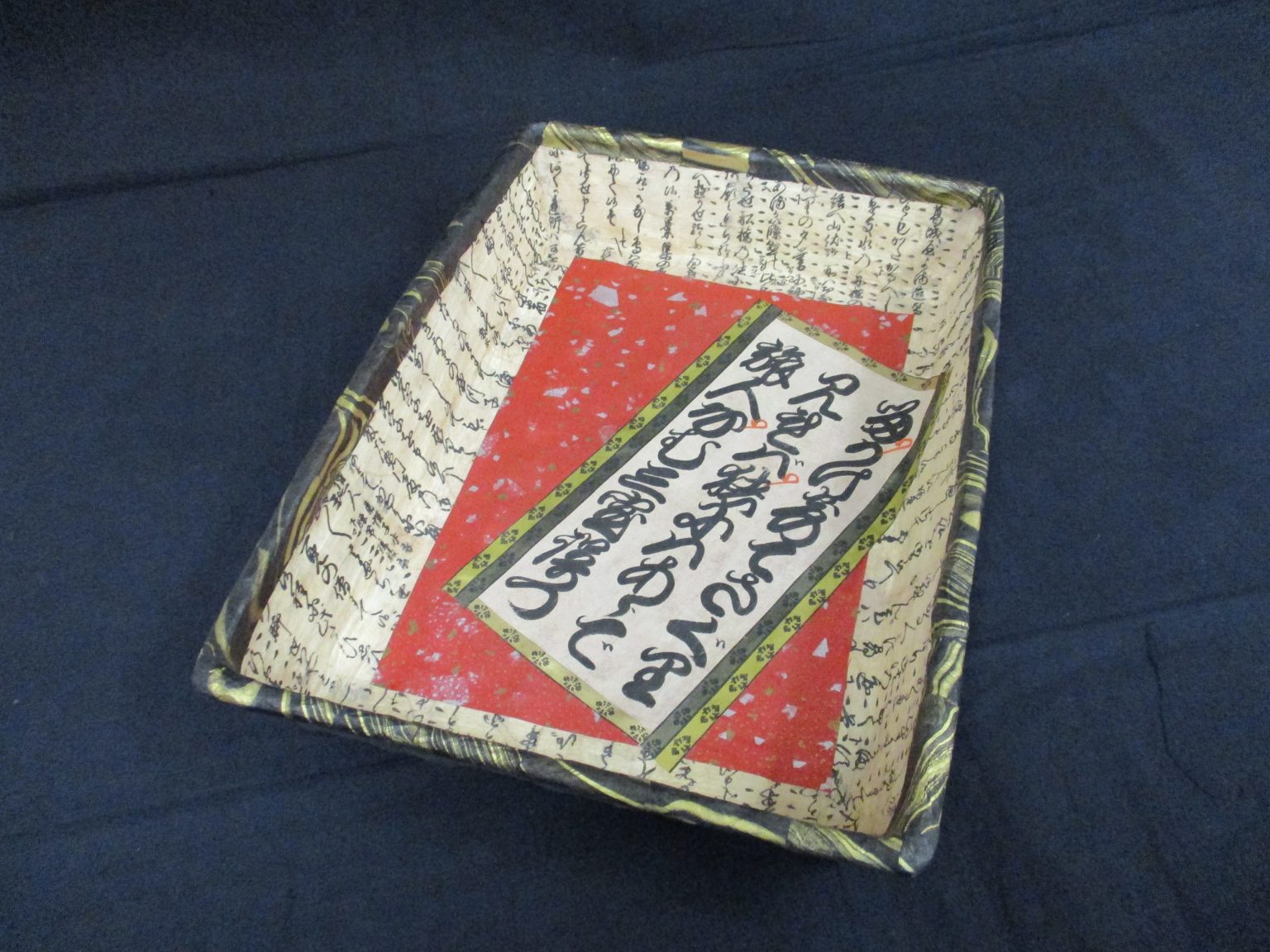 書類の整理に便利なサイズのトレーを、おしゃれで素敵なデザインで作る教室（A４サイズが入る作品）